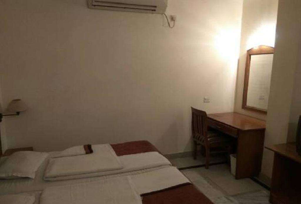 Mahalaxmi Plaza Hotel Faridabad Rum bild